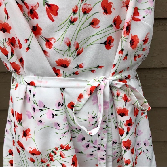 ☀️☀️☀️ 4/$20 Banana Republic floral belted tank! - Picture 3 of 6